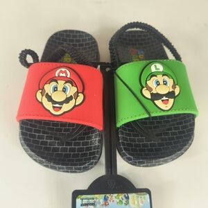 Super Mario Slides Sandals Kids Size 5/6 Mario Luigi New